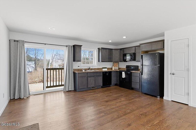 5th image of 18 Wiley Way