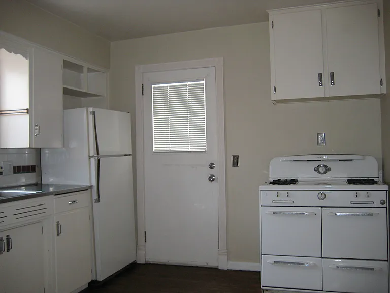 800 Crescent St NE — Photo 6