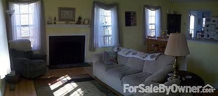 Living room
						:
						Fireplace, new laminate floor