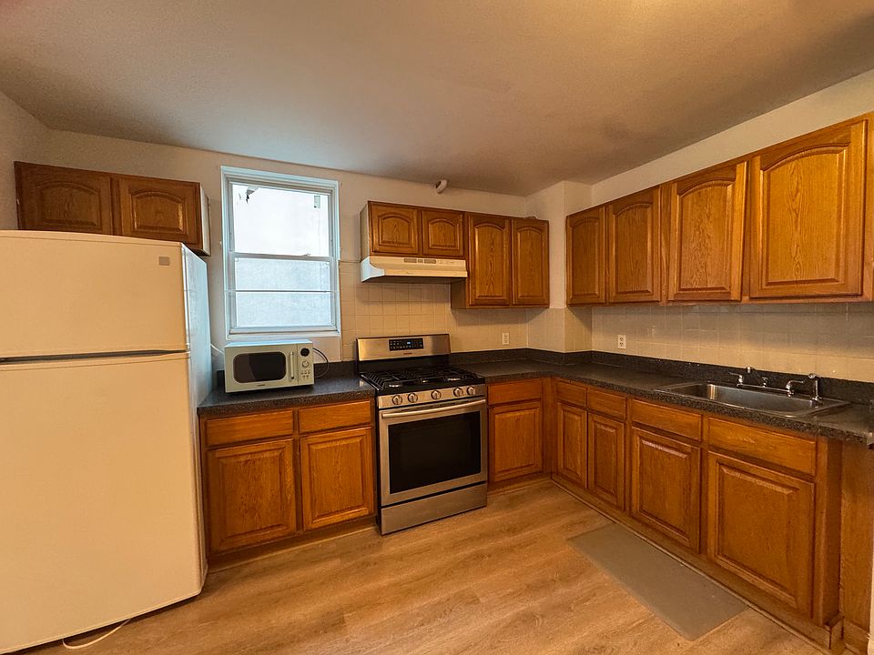 1st image of 31-39 42nd St #3