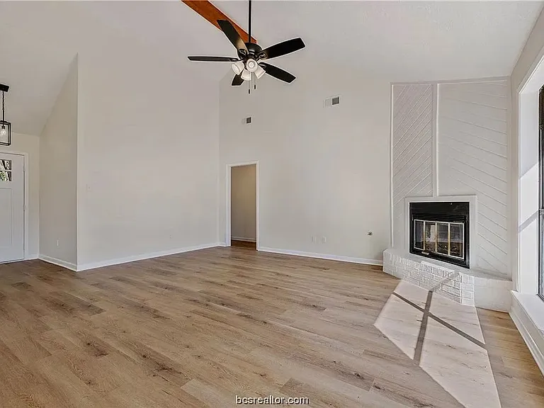1218 Haley Pl — Photo 9