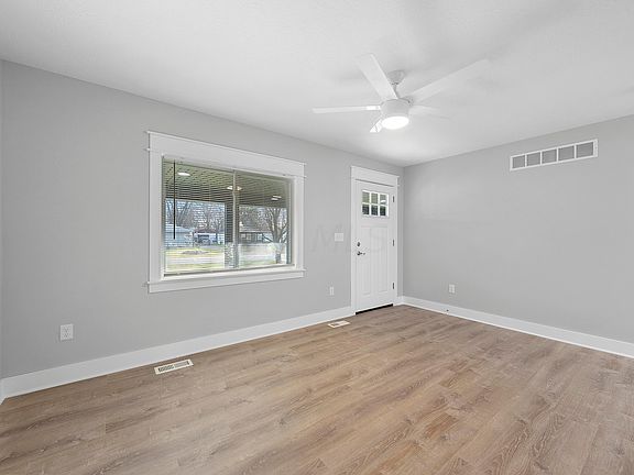 4th image of 1626 Laurel Ave