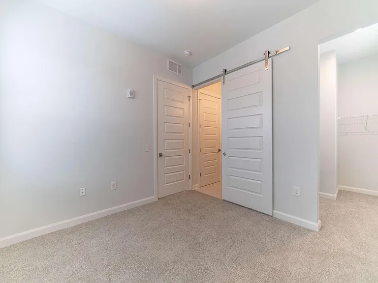 Quinn Apartments — Photo 16