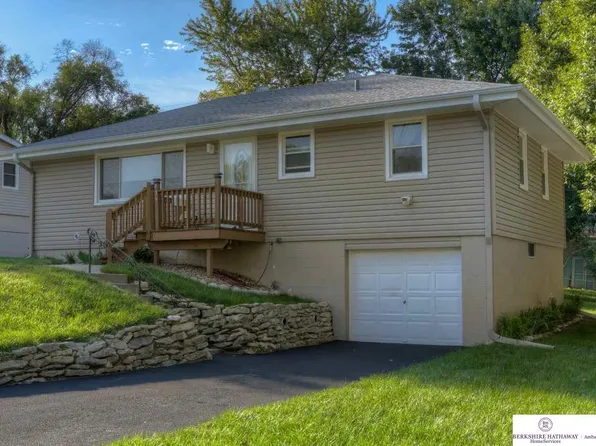 535 Bonnie Ave, Papillion, NE 68046
