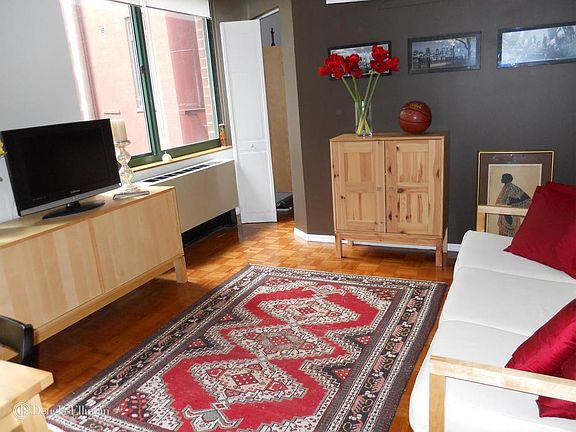 3rd image of 295 Greenwich St #4ON
