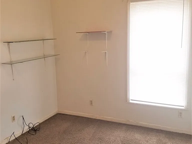1343 Lee St — Photo 2