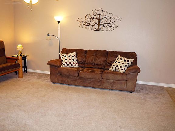 3rd image of 1511 Hillview Dr