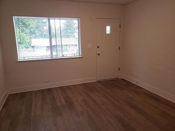 5th image of 3036 N Arlington Pl APT 1