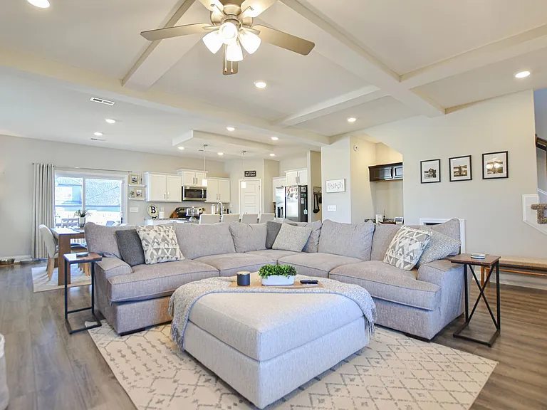 1046 Creek Way — Photo 4