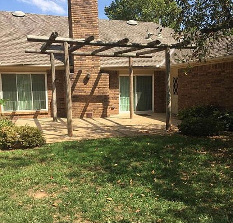 2nd image of 3004 Rock Ridge Pl