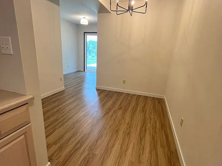 2512 S West Ave — Photo 17