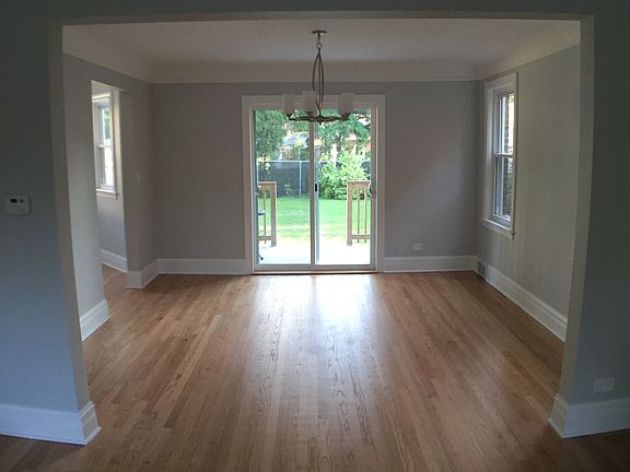 3rd image of 4909 Fairview Ln