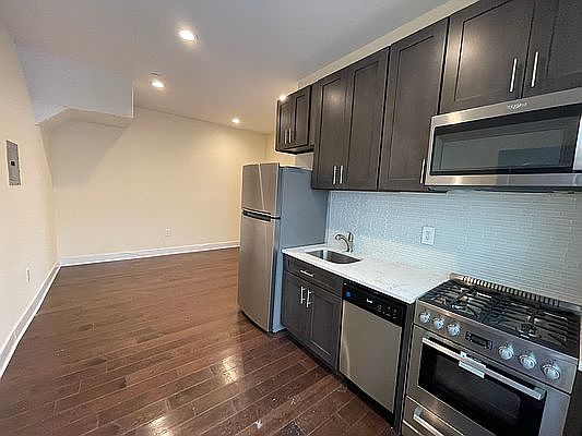 1st image of 2354 31st St APT 1R