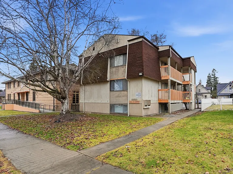 411 E Sinto Ave — Photo 1