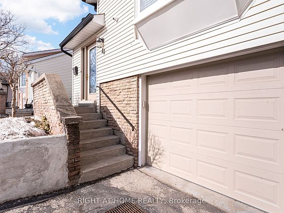 3rd image of 40 Salisbury Cir