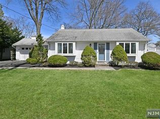 94 Linden St, Wyckoff, NJ 07481