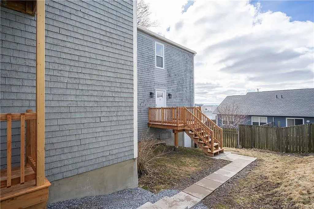 Building Photo - 20 Harding St #3