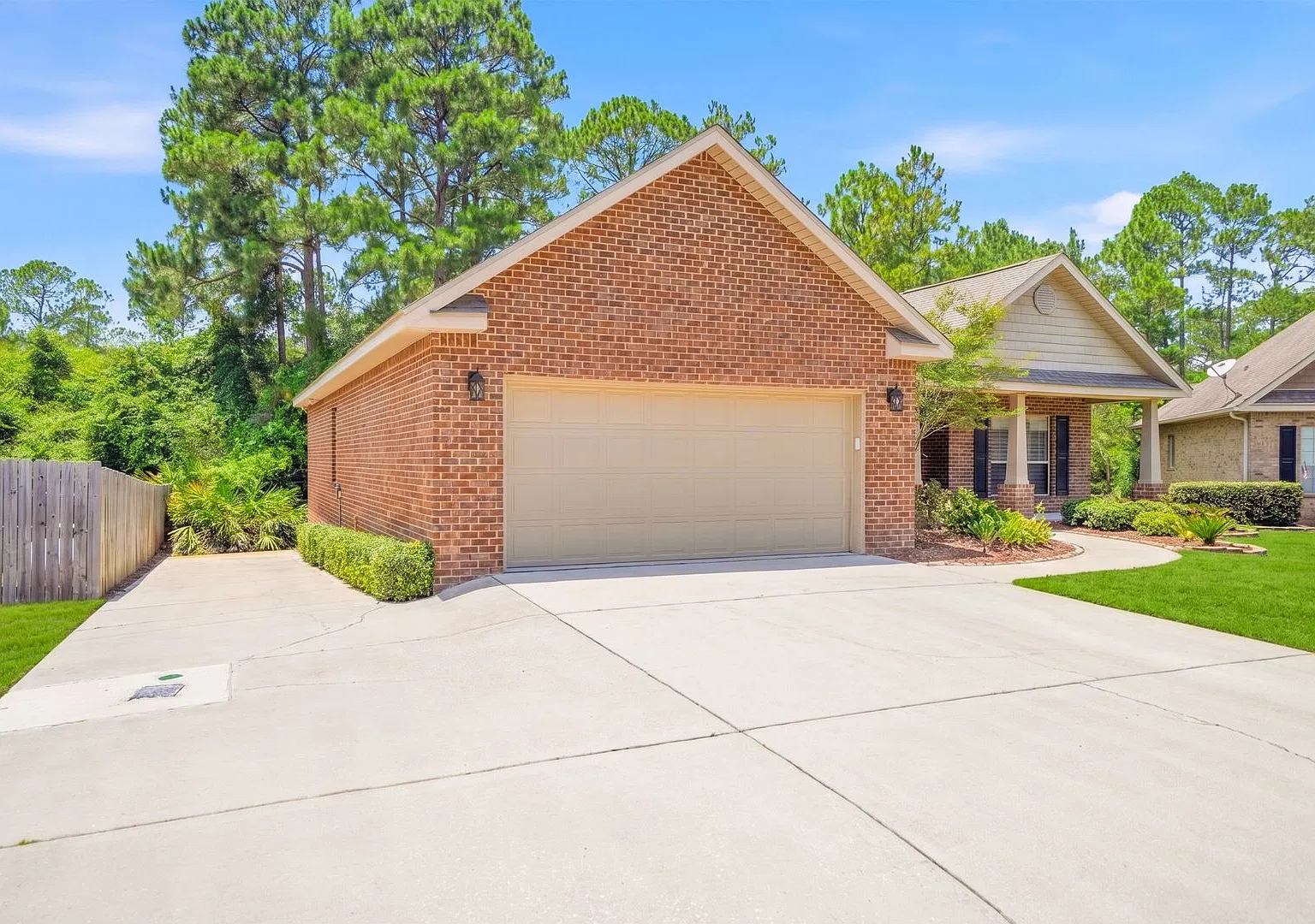 Beautiful Peach Creek Home - fresh paint, fire place, back deck, 3/2 with lots of parking — Photo 1