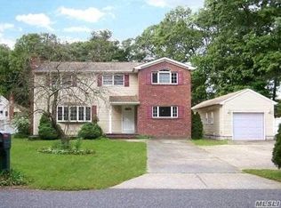 6 Wellington Rd, Middle Island, NY 11953