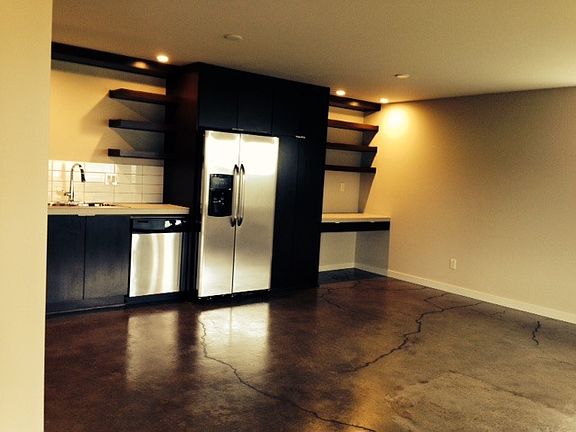 Open kitchen living area w/desk