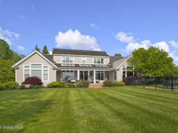 8 Shaker Bay Road, Latham, NY 12110