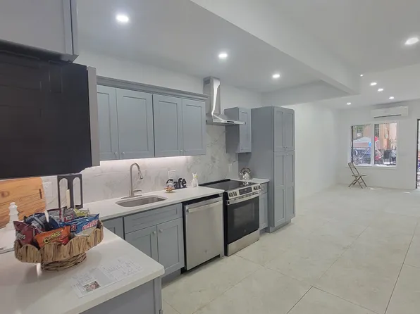 2041 Strauss Street image 7 of 40