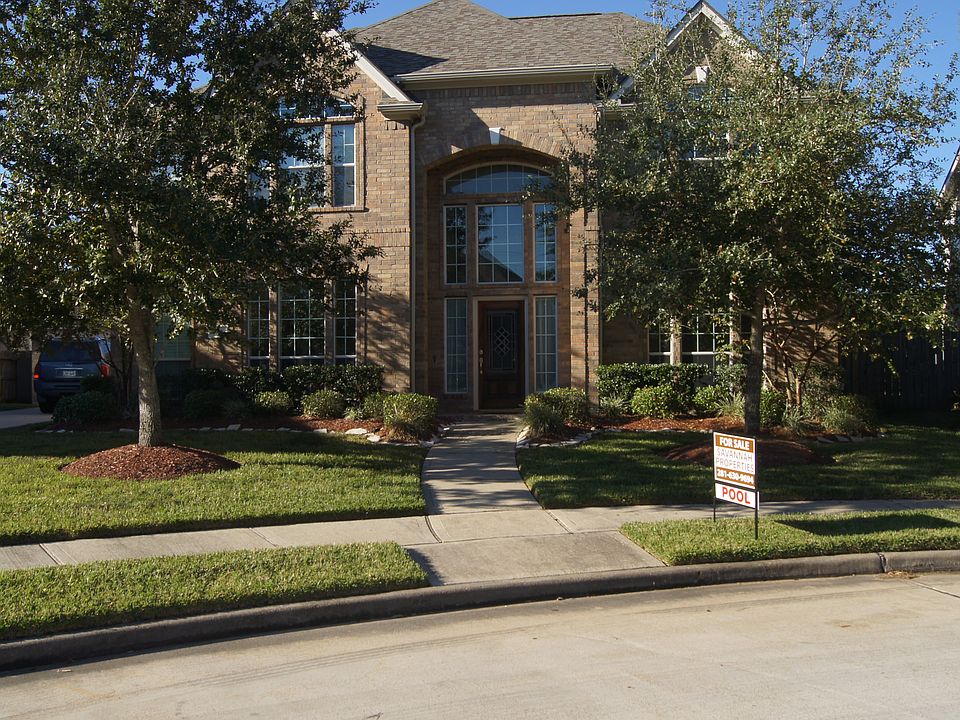 Manicured Landscaping
