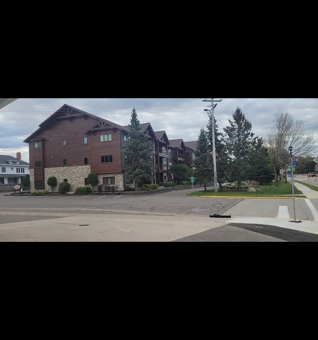3 bed, $2,000 — Photo 1