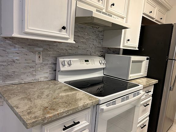 Beautifully updated kitchen with granite countertops & backsplash