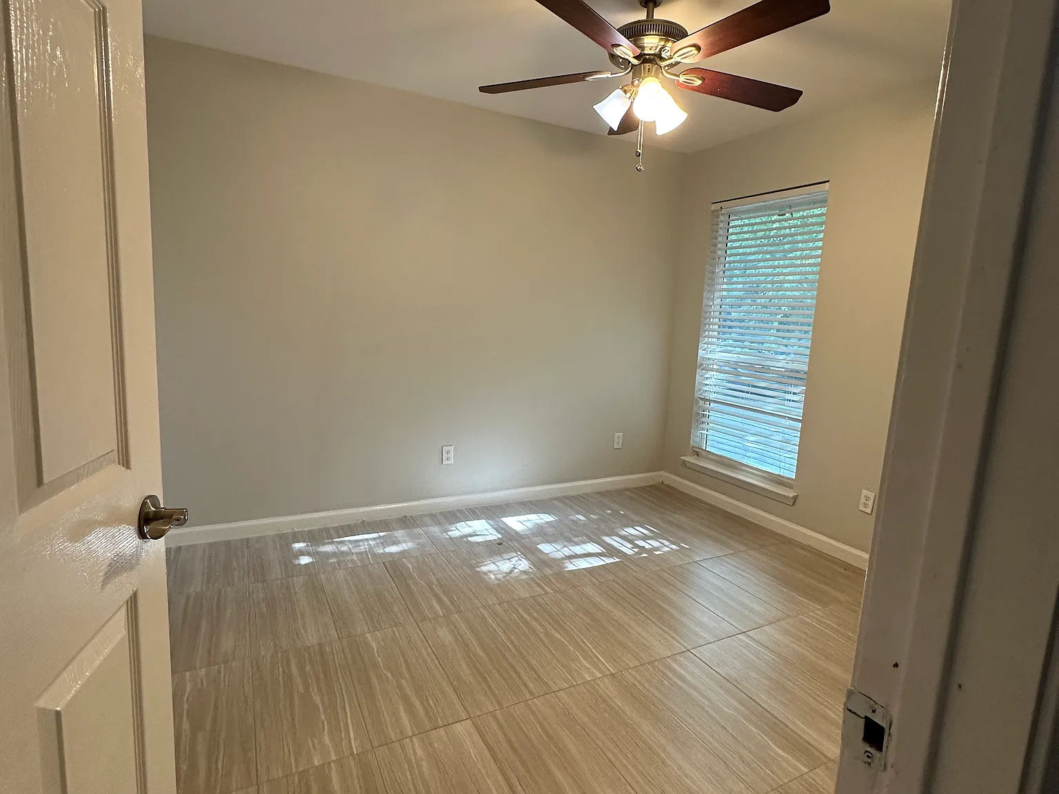 3 bed, 1185 sqft, $1,900 — Photo 4