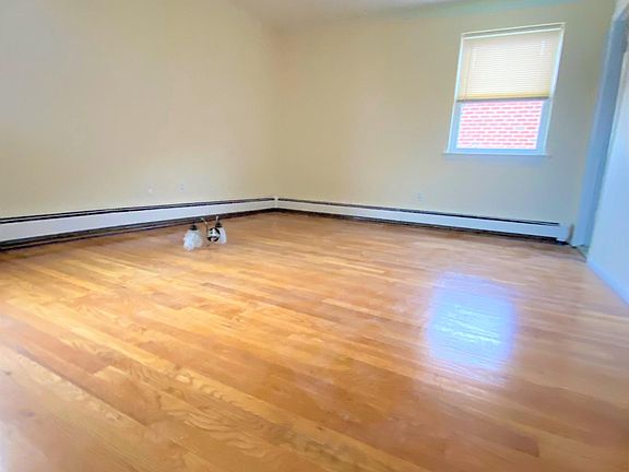 4th image of 33 Nolan Ave