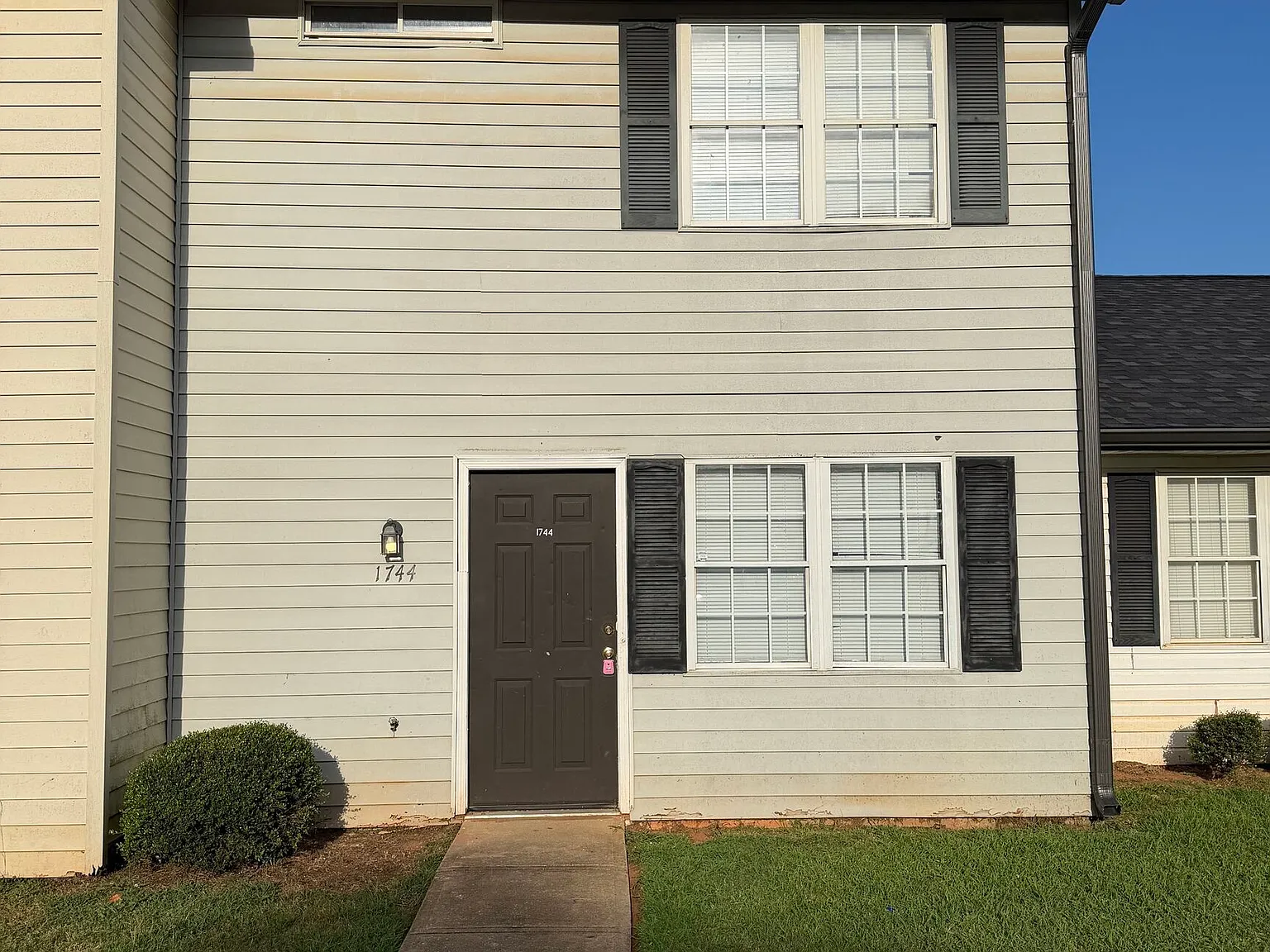 3 bed, 2.5 bath, $1,230 — Photo 1