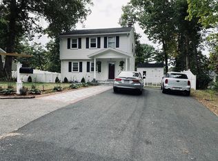 22 Birchwood Rd, Lynnfield, MA 01940