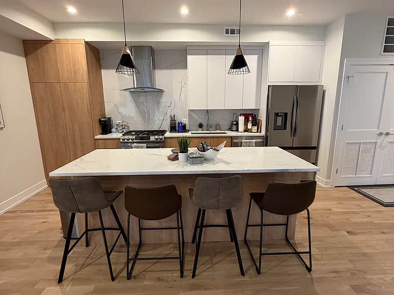 2105 W Caton St #201 — Photo 2