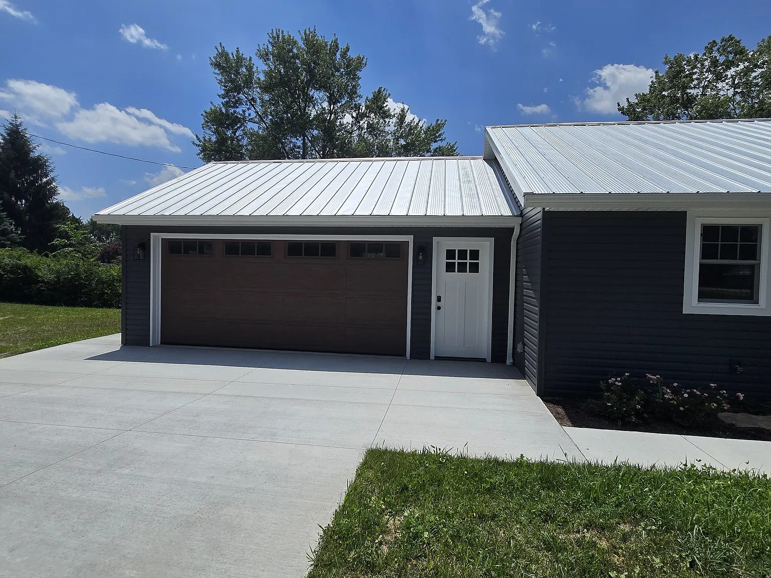 2 bed, 1230 sqft, $2,300 — Photo 2