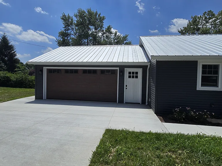 6446 Navarre Rd SW — Photo 2