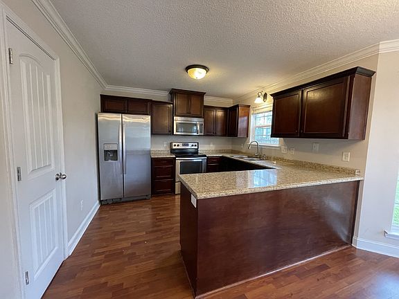 4th image of 138 Grandview Dr