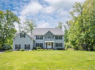3 Josh Ln, Danbury, CT 06811