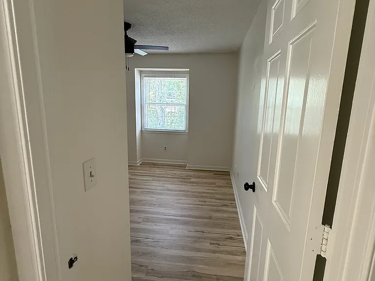 4912 Seabrook Ct — Photo 5