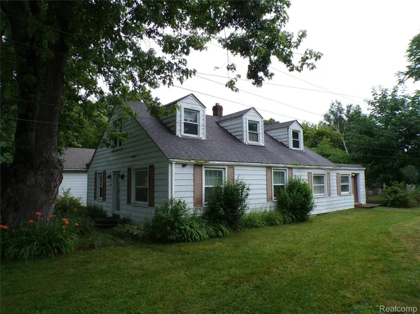 20010 Lexington, Redford, MI 48240