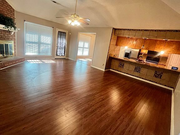 3rd image of 6585 Bald Oak Dr