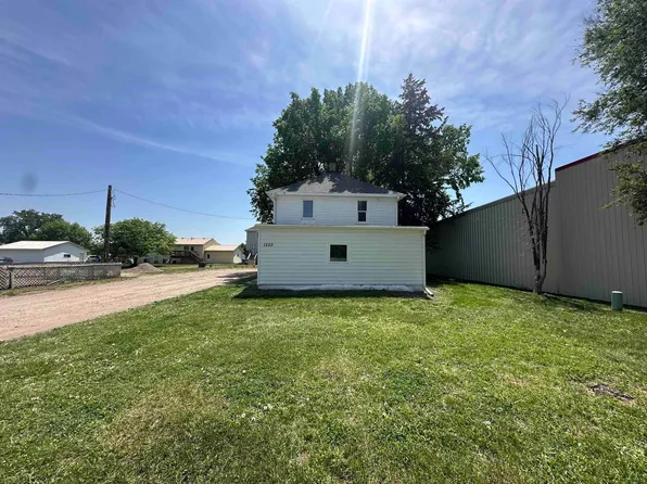 1203 E Cherry St, Vermillion, SD 57069