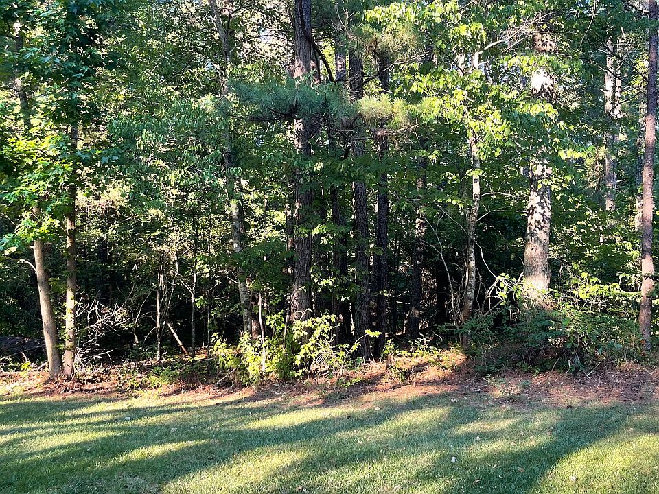 1st image of 825 N Lake Cir