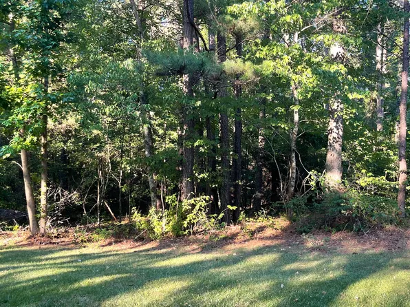 825 N Lake Cir, Oxford, GA 30054