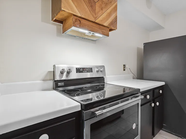 803 Chalk Ct — Photo 6