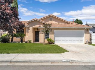 5709 E Laurite Ave, Fresno, CA 93727