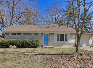 1210 Cambridge Dr, Champaign, IL 61821