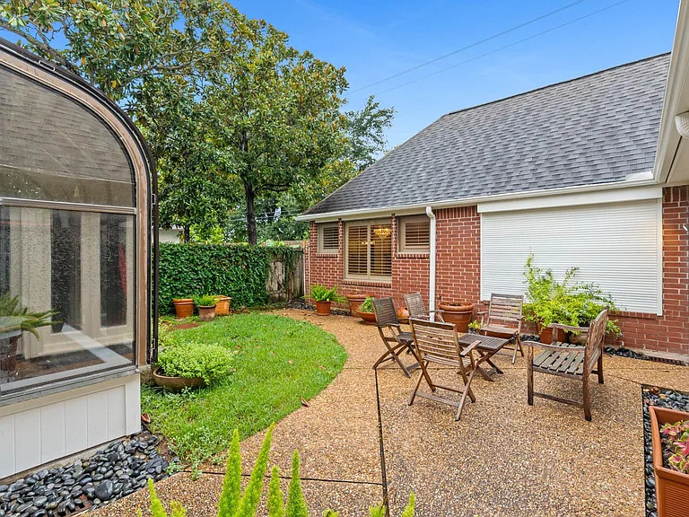 230 Lakeside Blvd — Photo 43