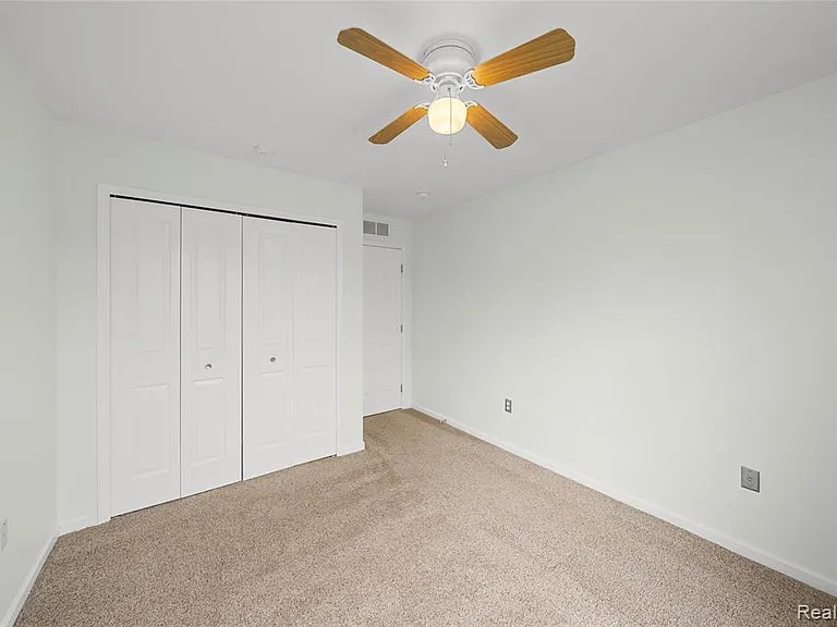 47408 Pembroke Dr — Photo 27