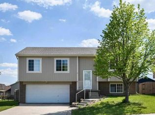 7965 Bartlett St, Omaha, NE 68122